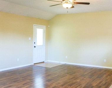 9550 Thousand Oaks Loop - Photo Thumbnail 7