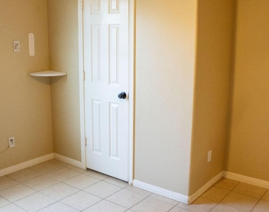 9550 Thousand Oaks Loop - Photo Thumbnail 19