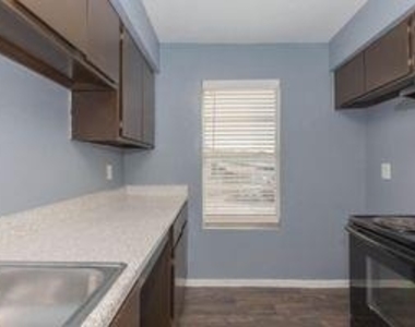801 S Allen Genoa Road - Photo Thumbnail 6
