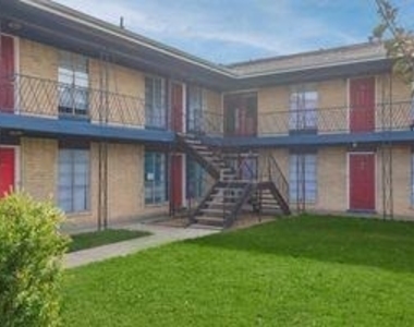 801 S Allen Genoa Road - Photo Thumbnail 11