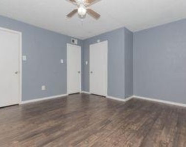 801 S Allen Genoa Road - Photo Thumbnail 4