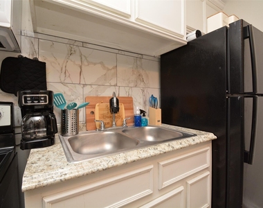 7124 Avenue F - Photo Thumbnail 8