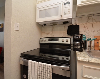 7124 Avenue F - Photo Thumbnail 9