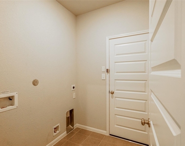 8414 Quiet Bay Drive - Photo Thumbnail 17