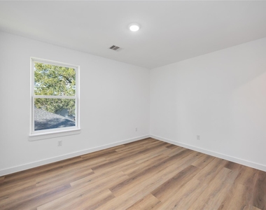 5811 Senior Street - Photo Thumbnail 13