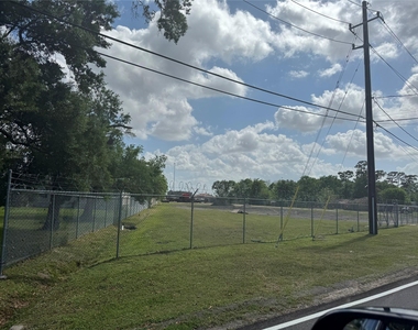 16942 Avenue B - Photo Thumbnail 3