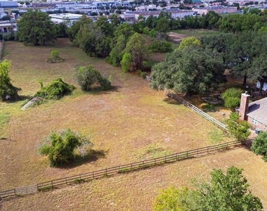 17303 Swansbury Drive - Photo Thumbnail 8
