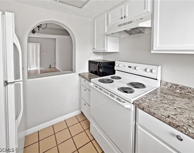 1123 Sw 48th Terrace - Photo Thumbnail 4