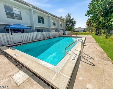 1123 Sw 48th Terrace - Photo Thumbnail 18