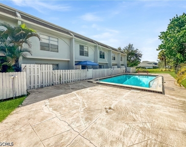 1123 Sw 48th Terrace - Photo Thumbnail 20