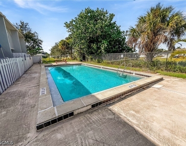 1123 Sw 48th Terrace - Photo Thumbnail 17
