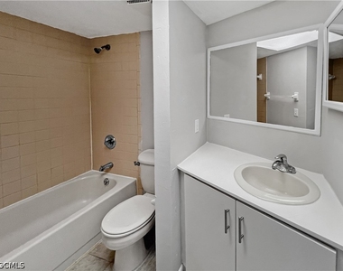 1123 Sw 48th Terrace - Photo Thumbnail 12