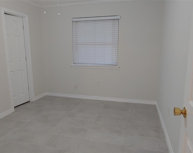 1930 Pepperwood Lane - Photo Thumbnail 15