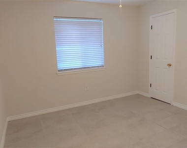 1930 Pepperwood Lane - Photo Thumbnail 14