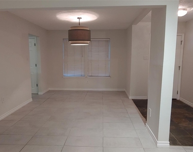 1930 Pepperwood Lane - Photo Thumbnail 4