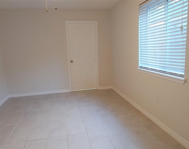 1930 Pepperwood Lane - Photo Thumbnail 12
