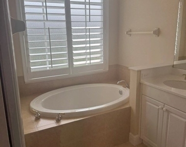 13942 Bently Circle - Photo Thumbnail 12
