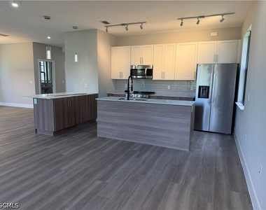 9908 Portofino Vineyards Drive - Photo Thumbnail 6