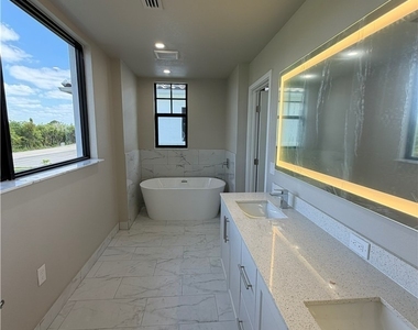 9908 Portofino Vineyards Drive - Photo Thumbnail 10