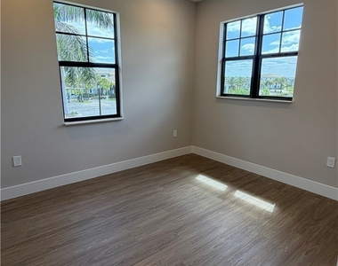 9908 Portofino Vineyards Drive - Photo Thumbnail 12