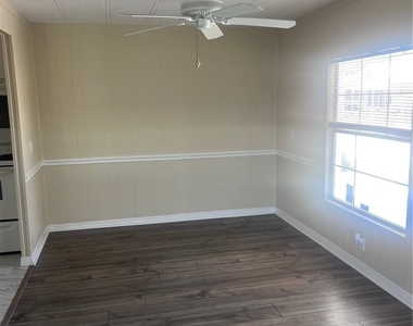 947 Strongbox Drive - Photo Thumbnail 3