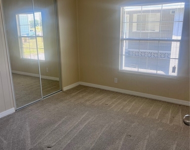 947 Strongbox Drive - Photo Thumbnail 8