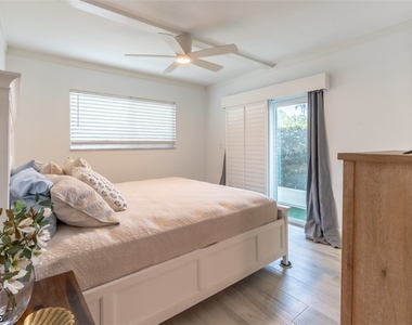 1100 Gulf Shore Boulevard N - Photo Thumbnail 16