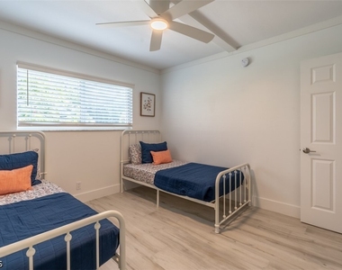1100 Gulf Shore Boulevard N - Photo Thumbnail 18