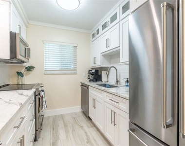 1100 Gulf Shore Boulevard N - Photo Thumbnail 19