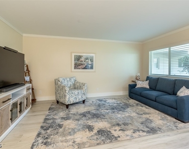 1100 Gulf Shore Boulevard N - Photo Thumbnail 10