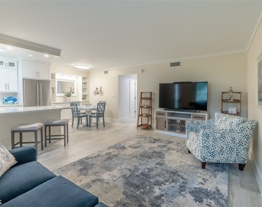 1100 Gulf Shore Boulevard N - Photo Thumbnail 12