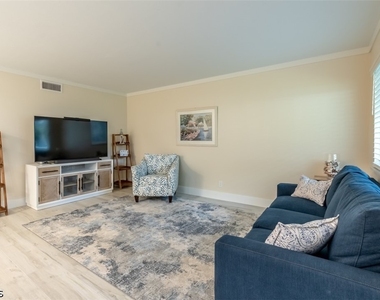 1100 Gulf Shore Boulevard N - Photo Thumbnail 7