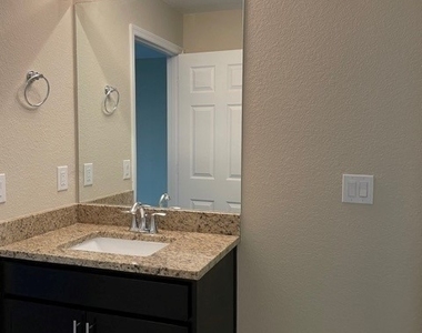 2800 Nw 25th Terrace - Photo Thumbnail 9