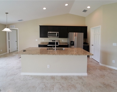 2800 Nw 25th Terrace - Photo Thumbnail 4