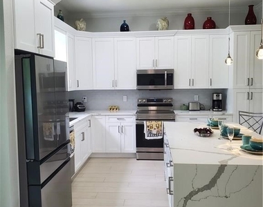 603 W 9th Street - Photo Thumbnail 4