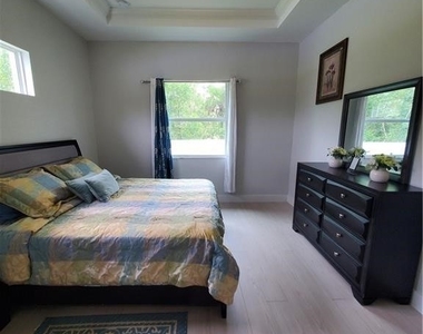 603 W 9th Street - Photo Thumbnail 10