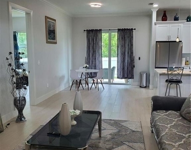 603 W 9th Street - Photo Thumbnail 7
