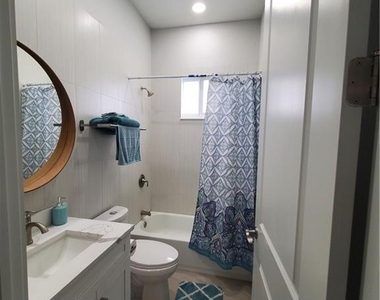 603 W 9th Street - Photo Thumbnail 8