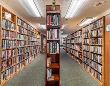 7410 Lake Breeze Drive - Photo Thumbnail 23