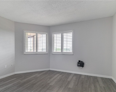 7410 Lake Breeze Drive - Photo Thumbnail 7
