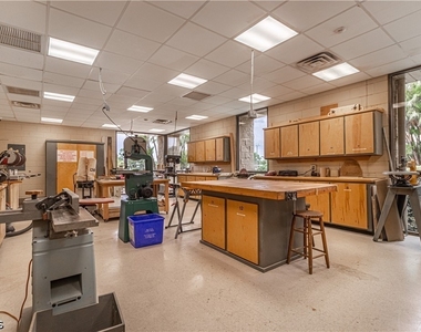 7410 Lake Breeze Drive - Photo Thumbnail 21
