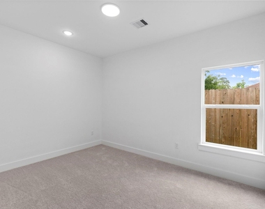 8109 Hamlet Street - Photo Thumbnail 9