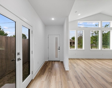 8109 Hamlet Street - Photo Thumbnail 2