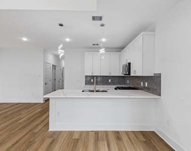 8109 Hamlet Street - Photo Thumbnail 4
