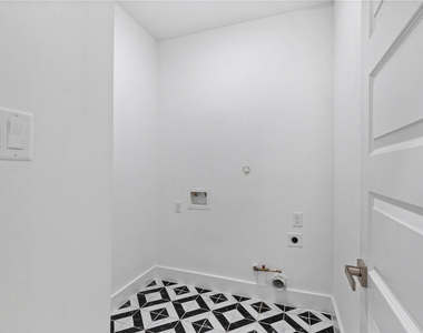 8109 Hamlet Street - Photo Thumbnail 6