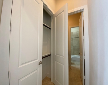 74 N Hutcheson Street - Photo Thumbnail 4
