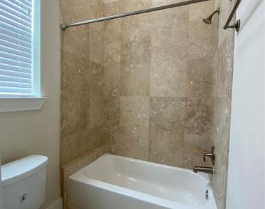 74 N Hutcheson Street - Photo Thumbnail 6