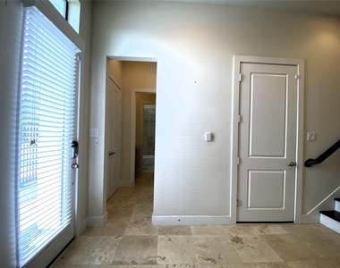 74 N Hutcheson Street - Photo Thumbnail 3