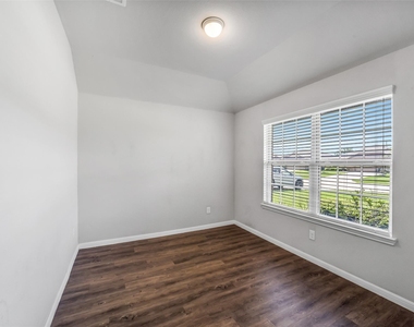 3434 Mcdonough Way - Photo Thumbnail 5