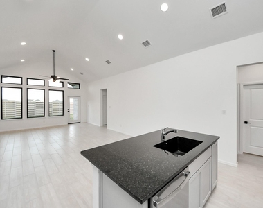 10706 Ursa Street - Photo Thumbnail 18
